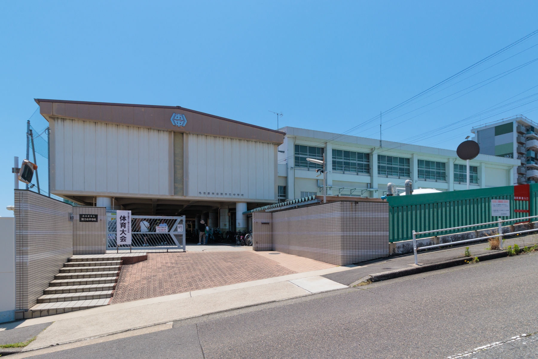 猪子石中学校　徒歩約12分