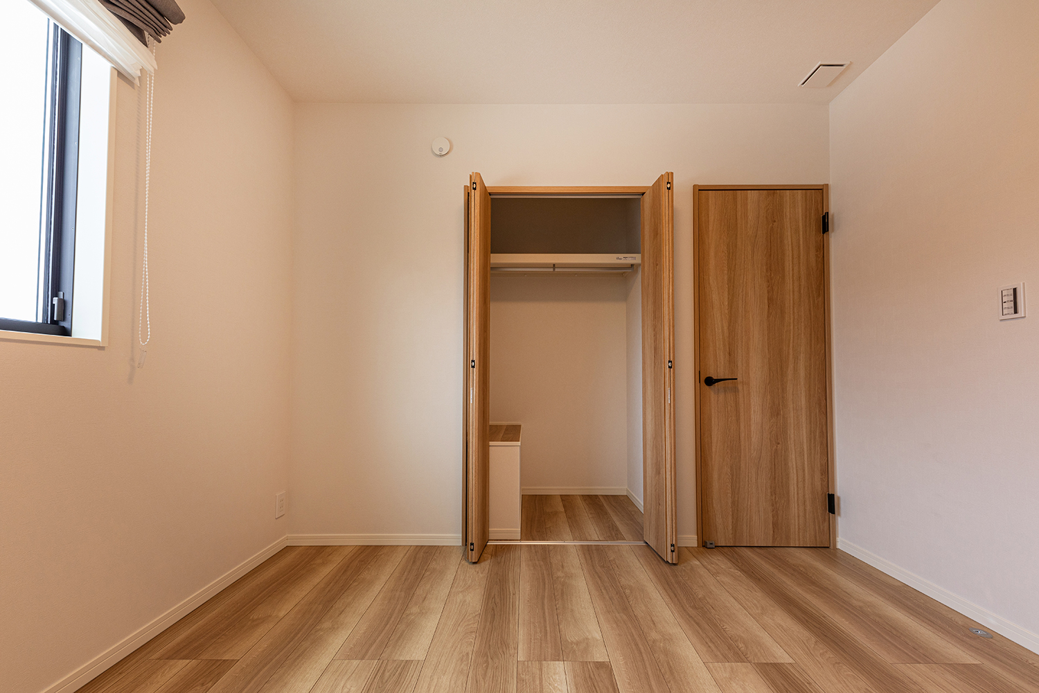 T-4／やわらかな陽光が差し込むベッドルームは子供部屋にぴったり！全居室クローゼット付き！