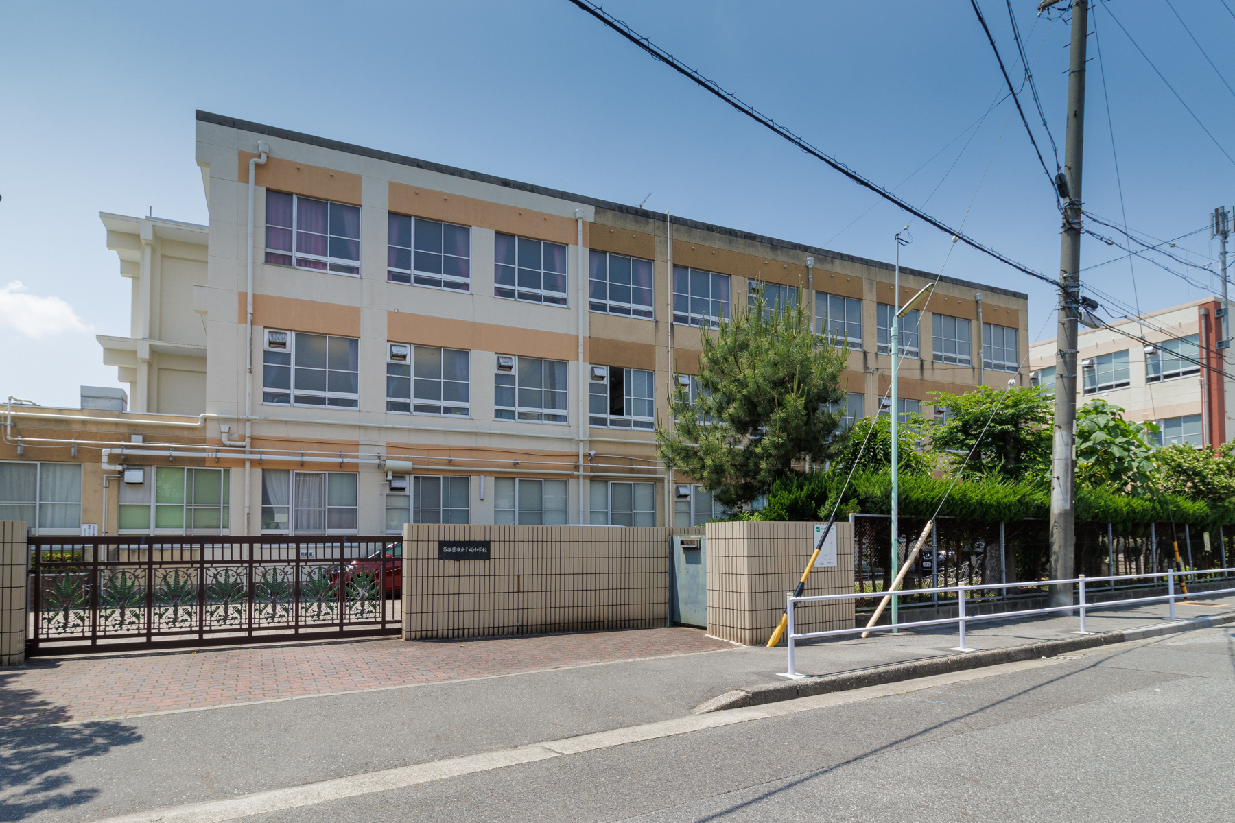 千成小学校　徒歩約3分