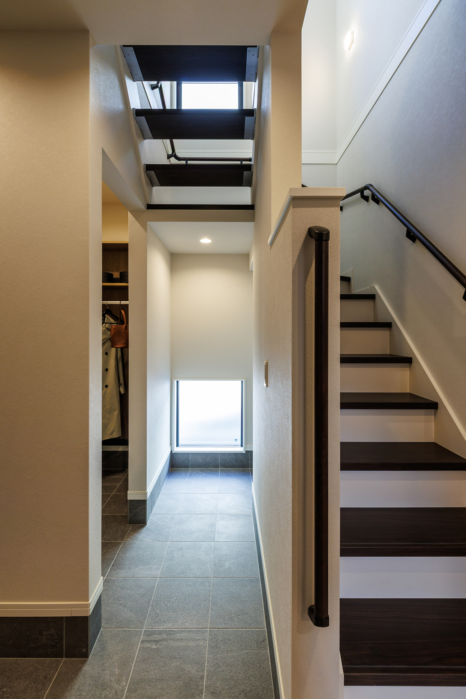 T-2／多目的に活用できる玄関の土間スペース