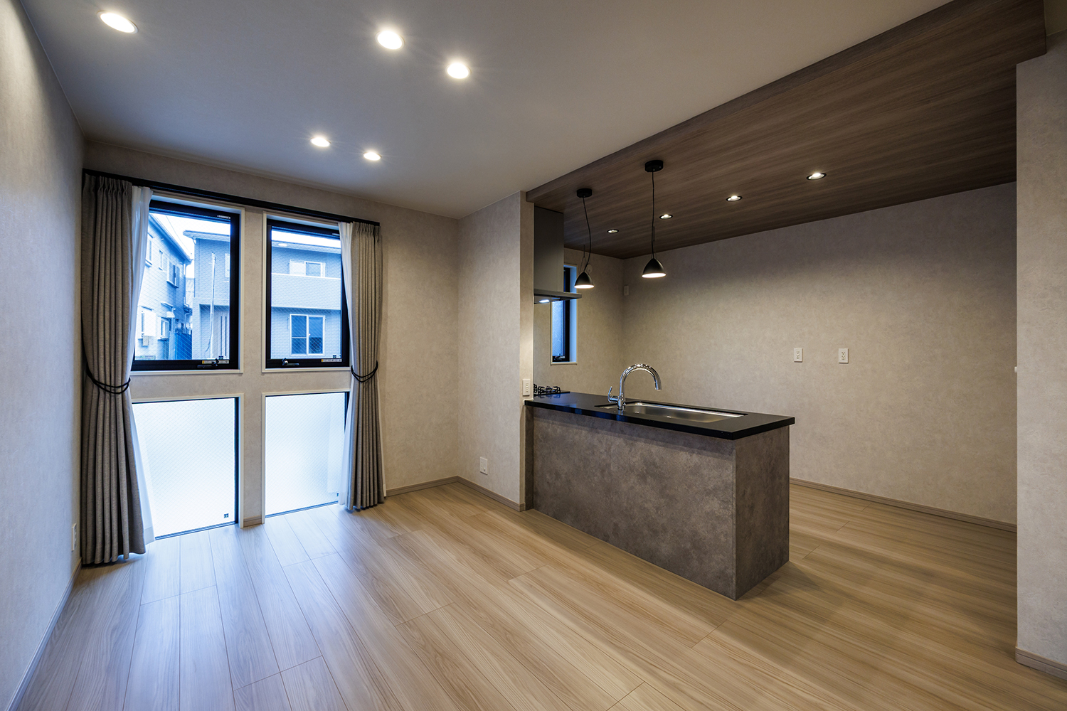 T-3／柔らかな色合いでコーディネートされた心地よいリビング。お気に入りのインテリアを並べて、自分だけの空間を。