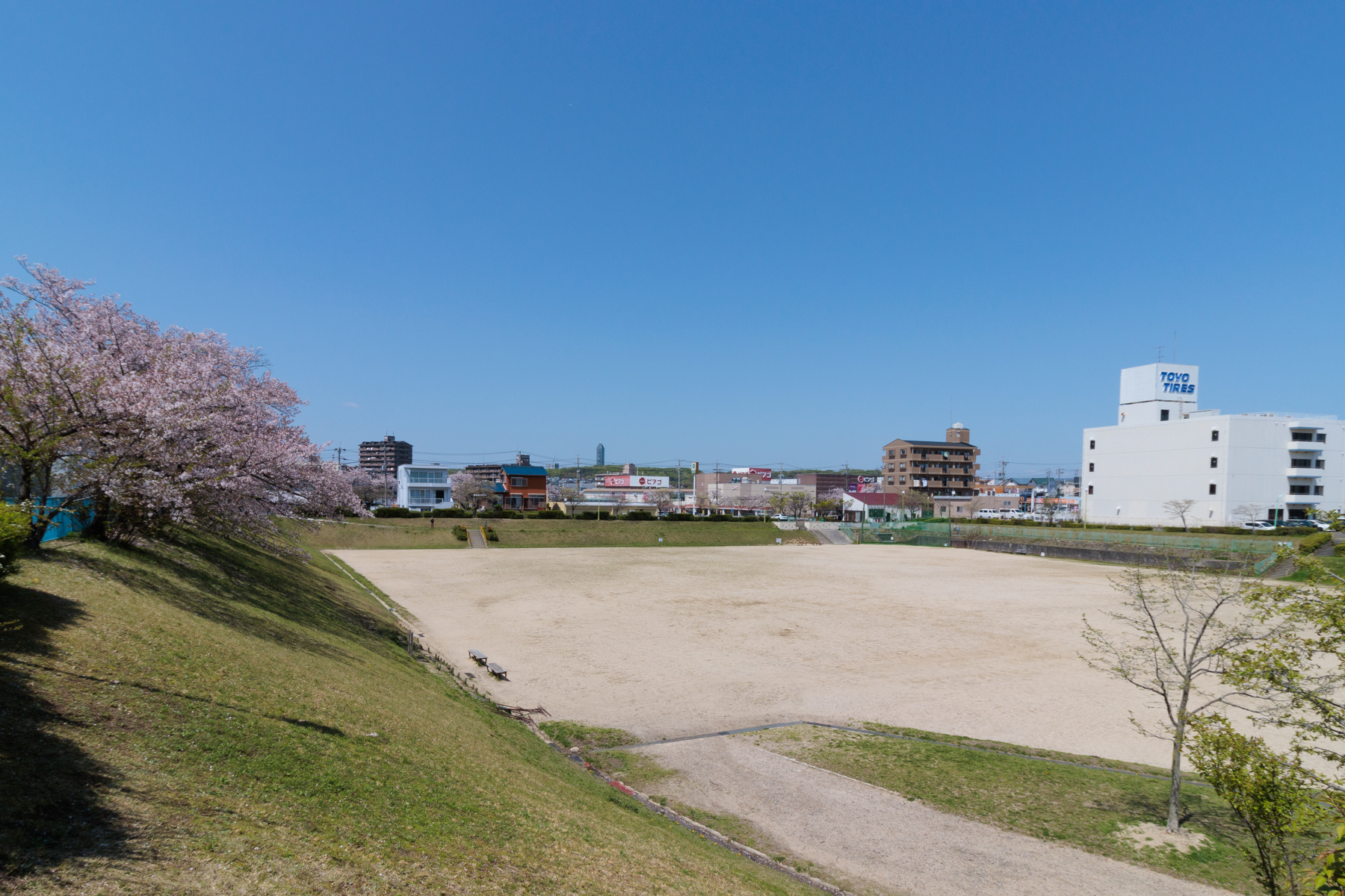 植田中央公園 徒歩約16分