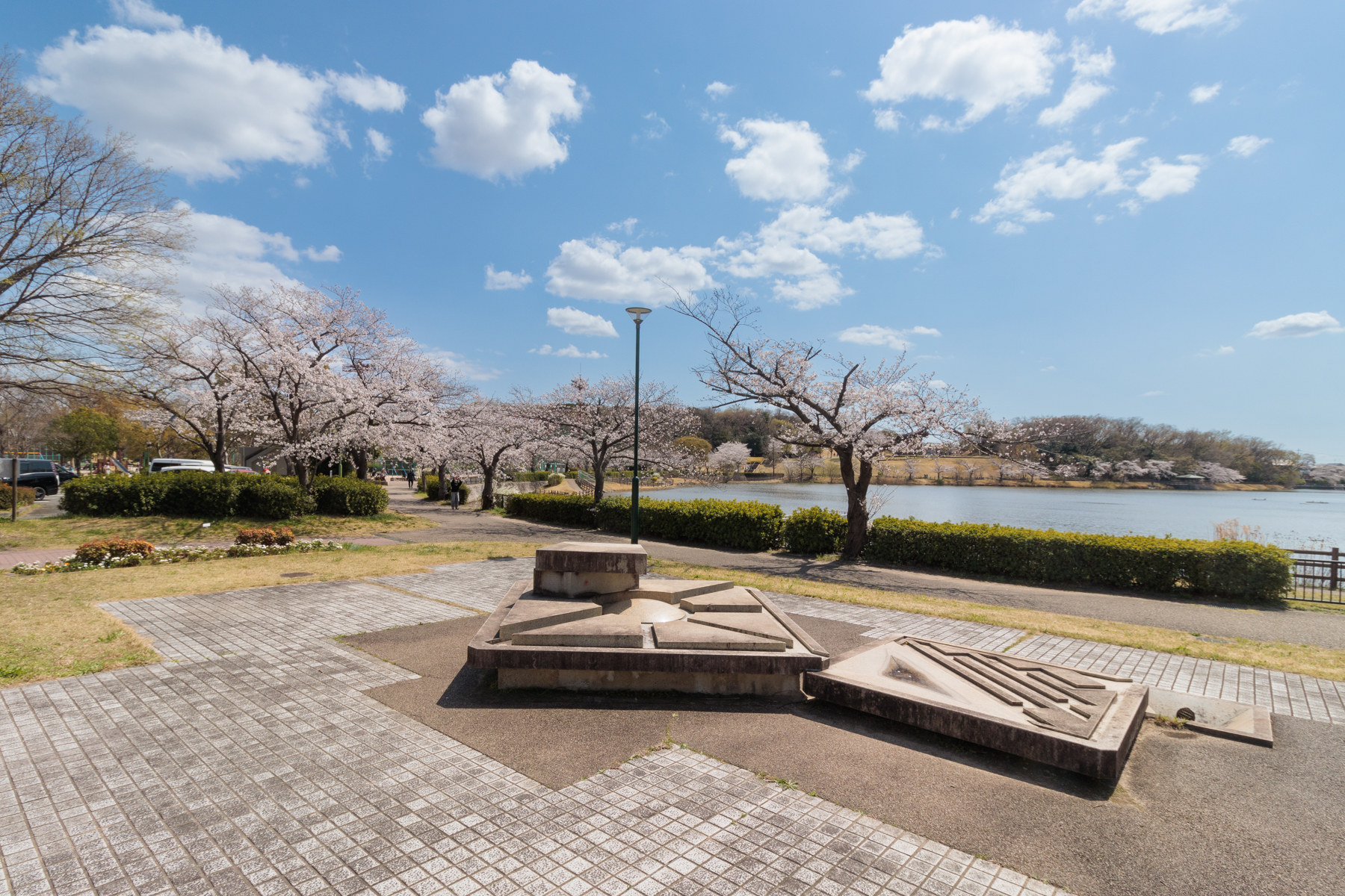 新海池公園　徒歩約3分