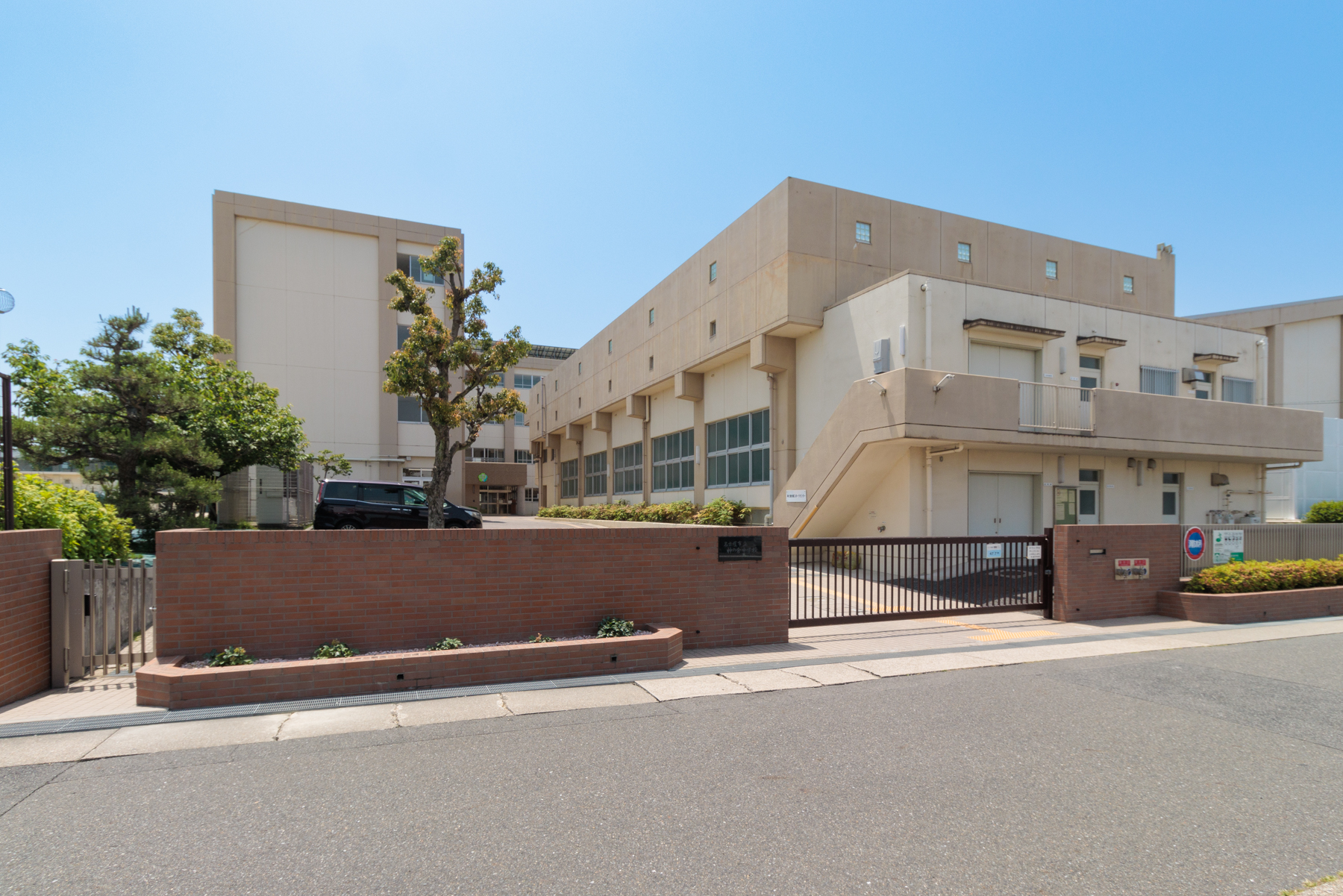 神の倉中学校 徒歩約5分