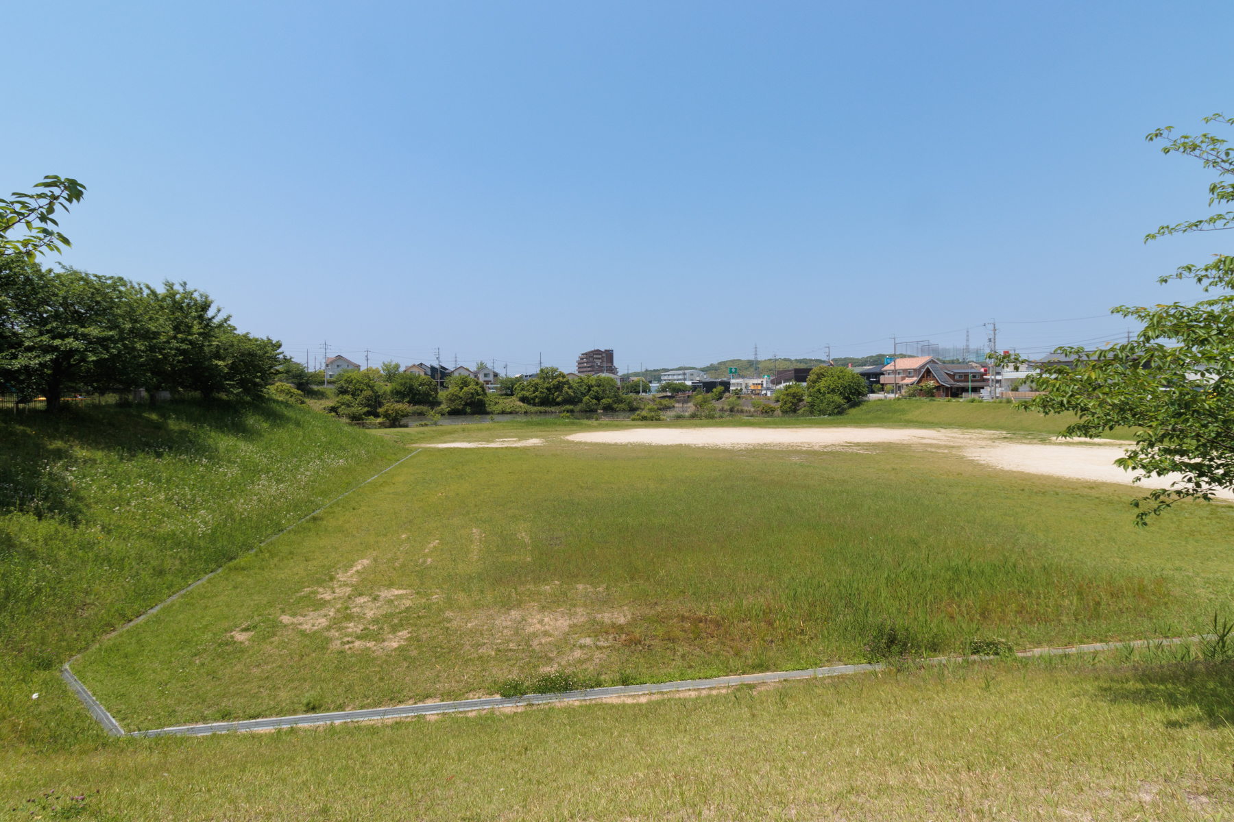 白土中央公園 徒歩約4分