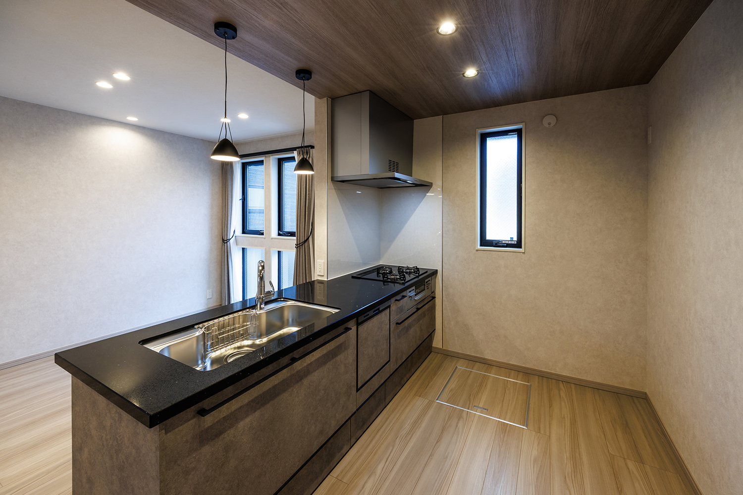 T-3／広々ワークスペースやビルトインの食洗機など、最新の設備が整っており、毎日の料理が効率的で楽しくなります。