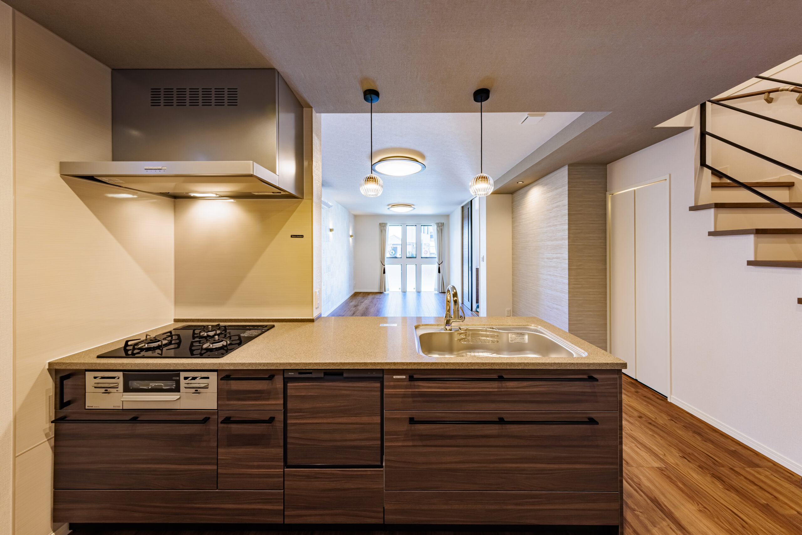 T-2／お洒落なデザインと油汚れに強い高品位ホーローが、家事の負担を軽減して毎日のお料理を快適に。