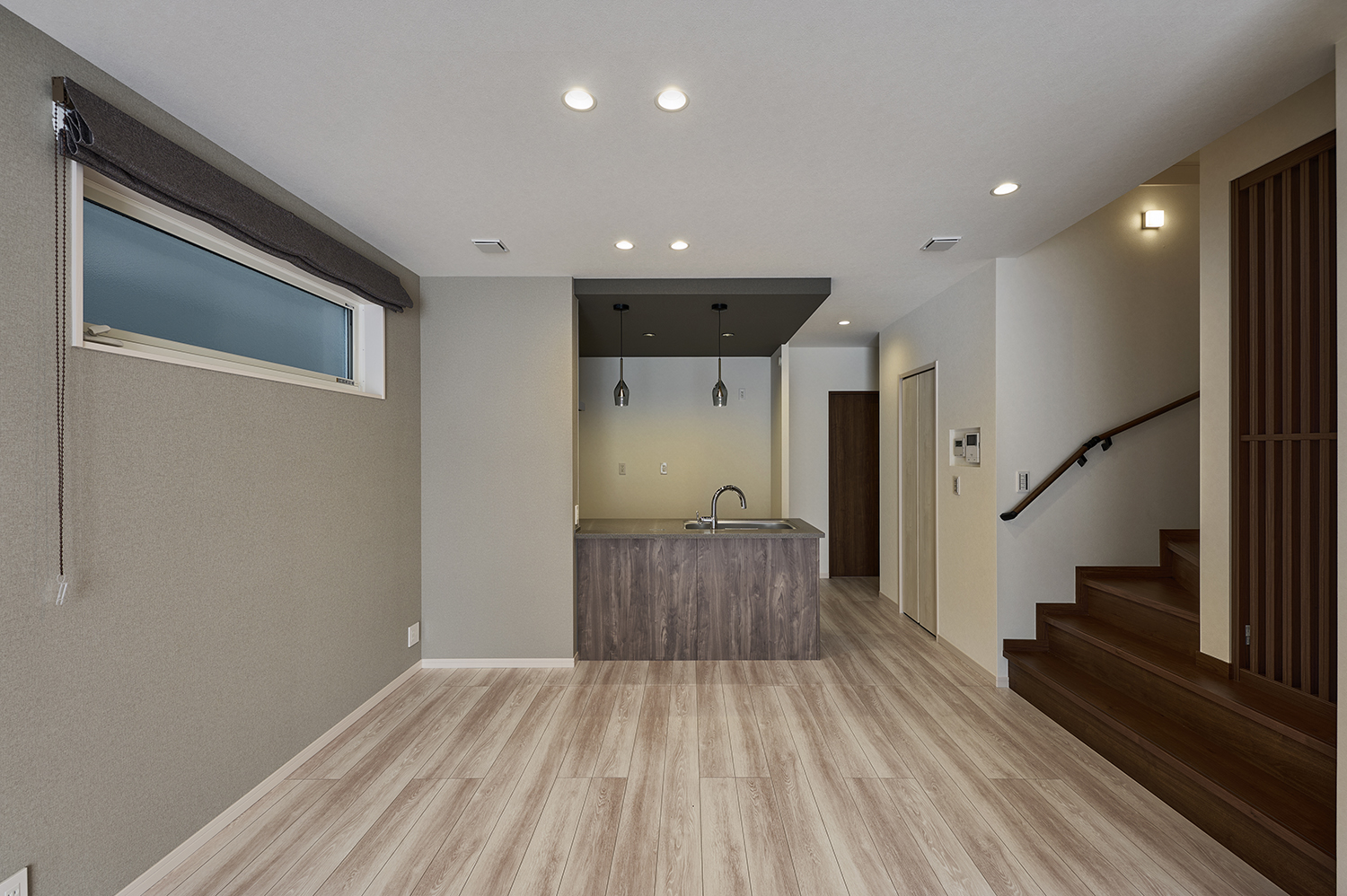 T-4／ダイニング