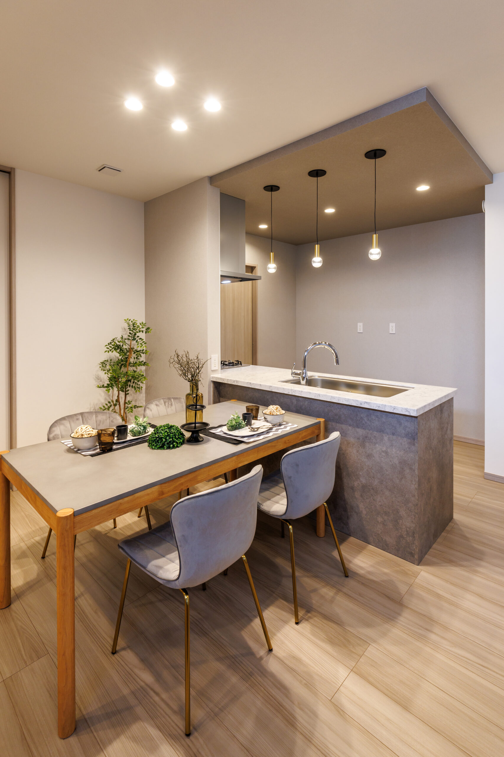 T-1／ダイニング