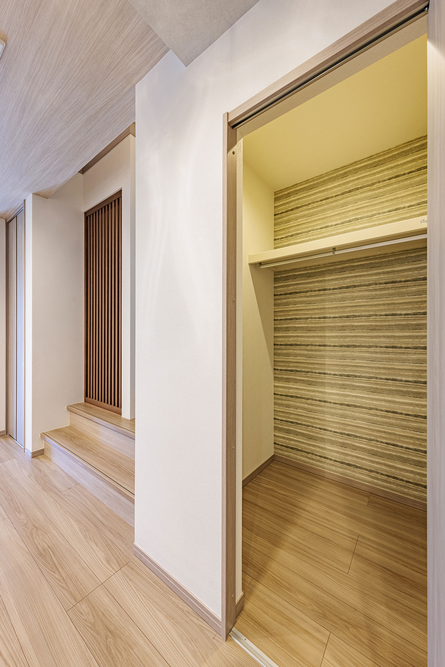 T-1／FCLは使いやすさや収納力で暮らしの質を向上。家族にとってなくてはならない物が1箇所に収まります。