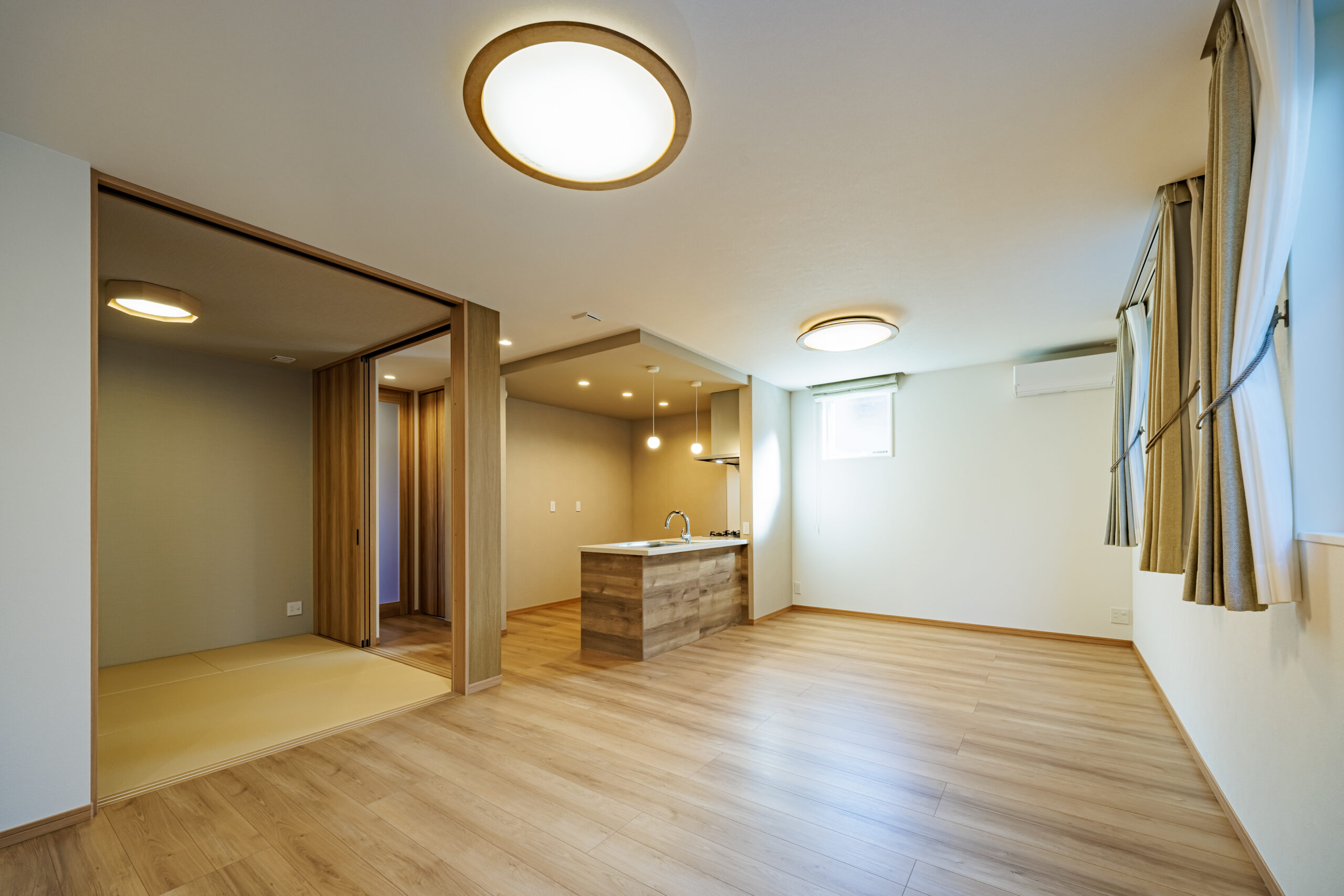 T-2／温かみのあるオーク調で統一した空間は、家族の時間をやさしく包み込むような心地よさ。