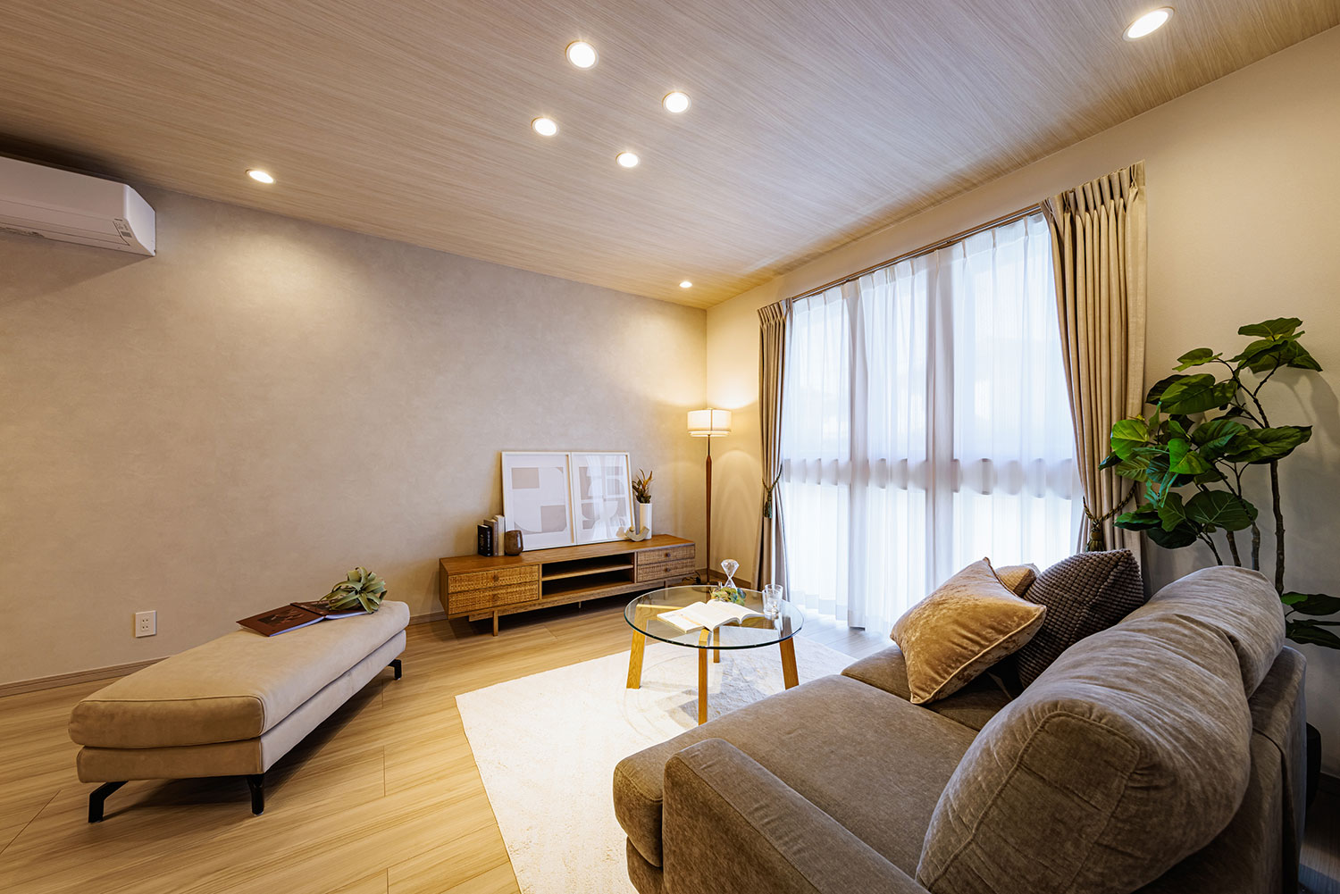 T-1／断熱性・デザイン性・使いやすさを兼ね備えたハイブリッド窓。快適で健康的な室内空間をキープします。