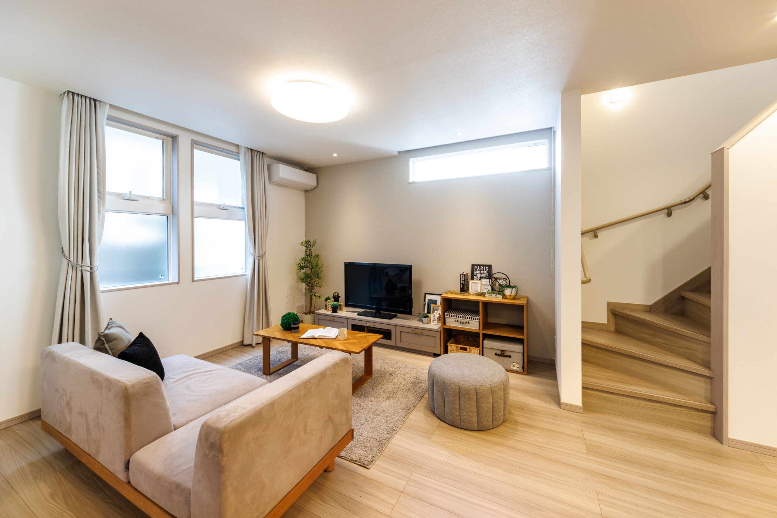 T-1／リビングUP階段設計で、家族の行き来や会話が自然と生まれる住まい。LDKが家族とつながる暮らしの中心に。