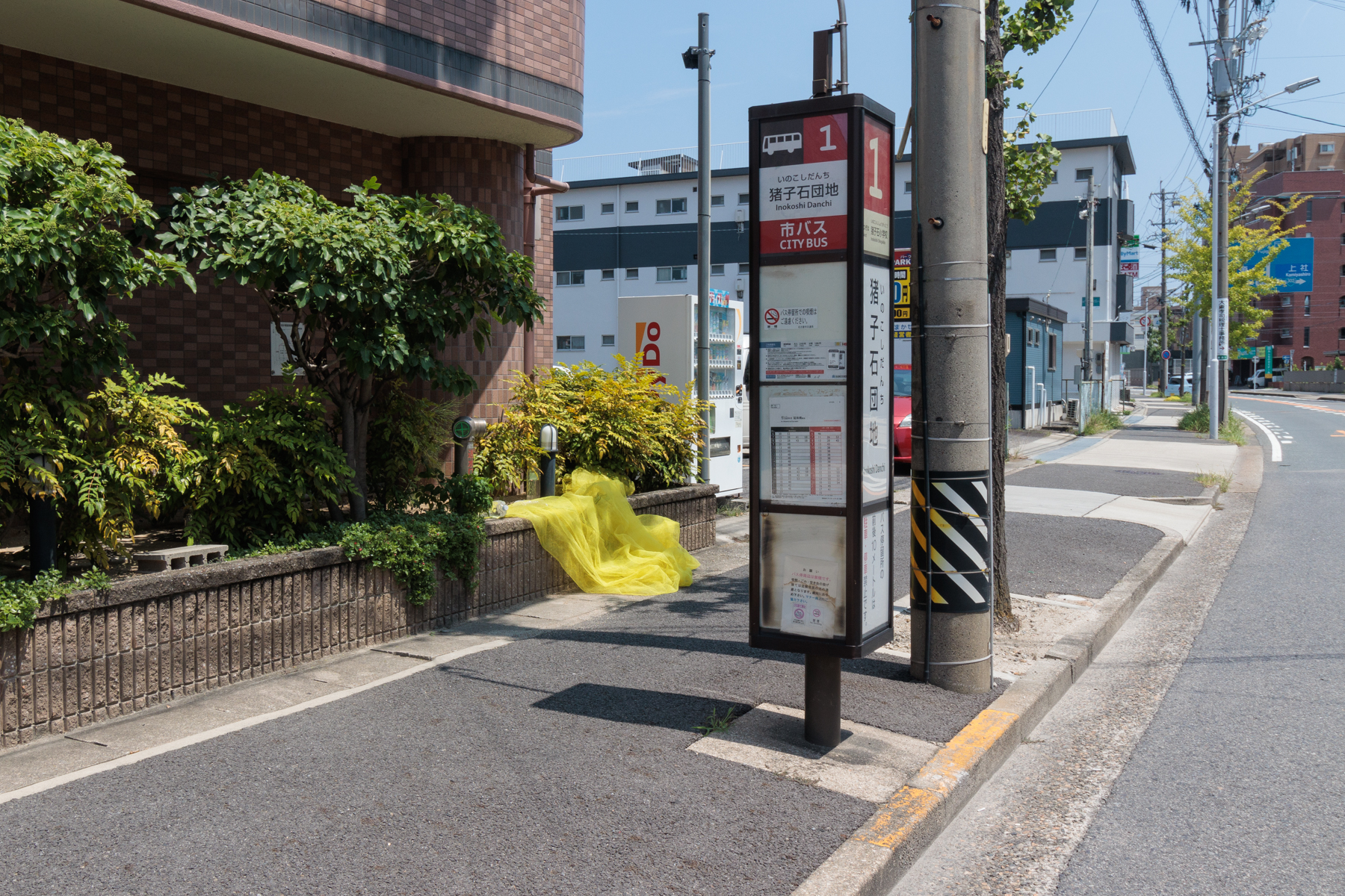 市バス「猪子石団地」停（地下鉄一社駅、茶屋ケ坂駅・覚王山・池下・砂田橋行き）　徒歩約3分