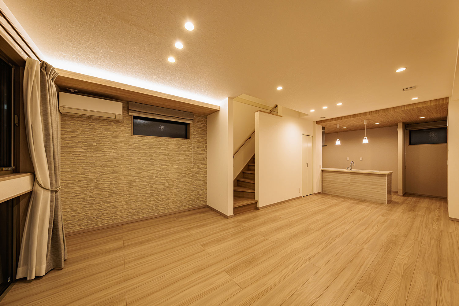 T-1／夜間リビングダイニング