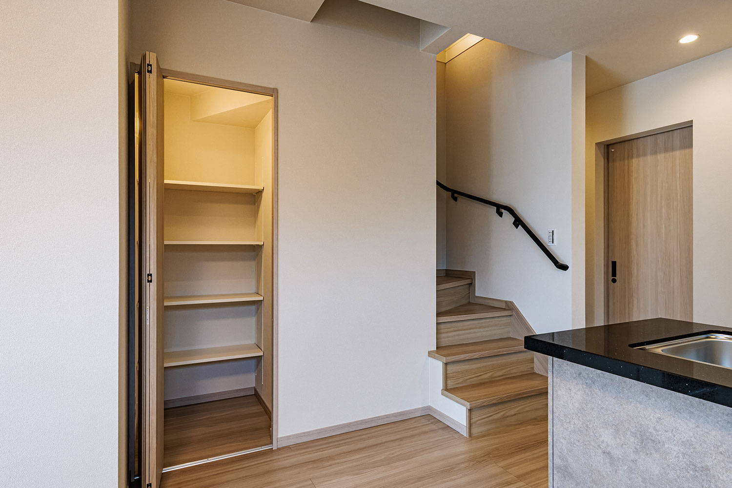 T-3／リビング物入れ