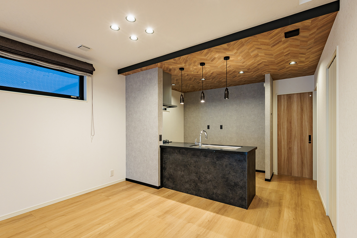 T-3／ダイニング