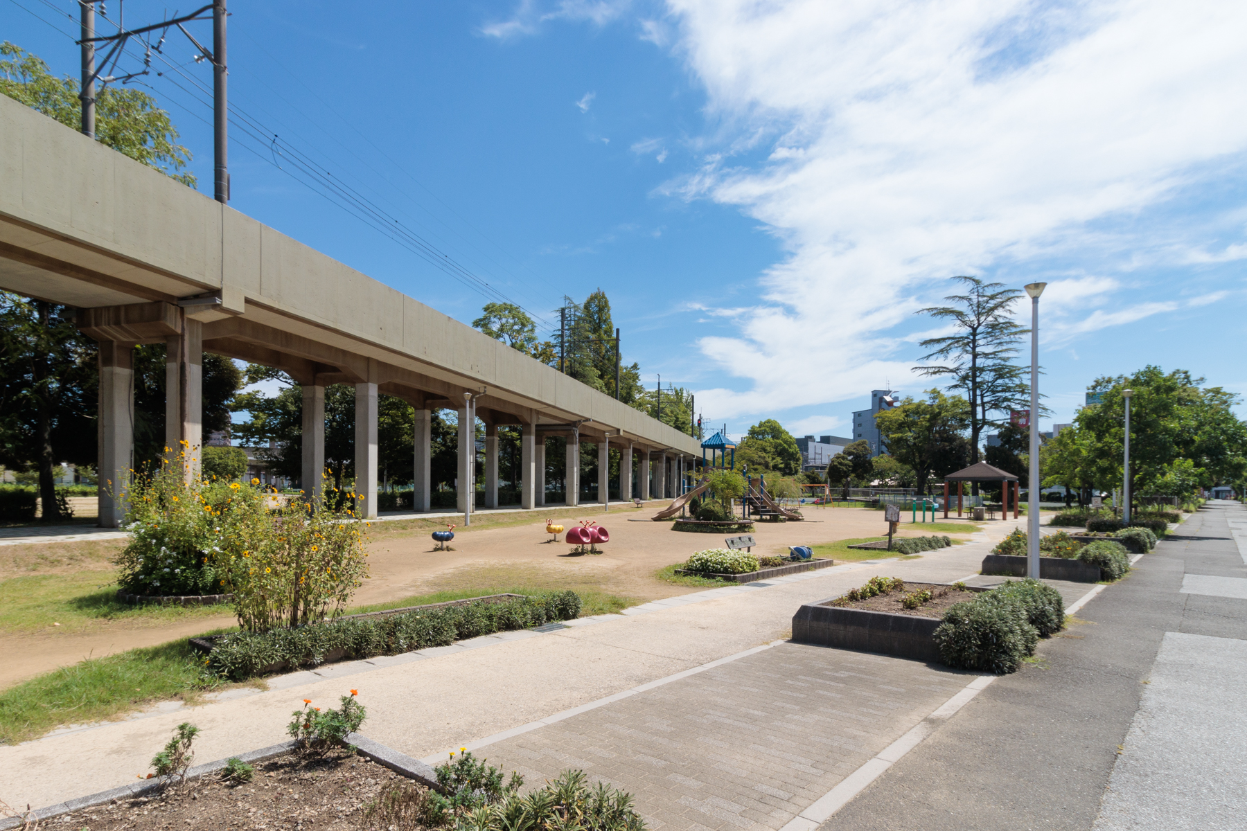 稲荷公園　徒歩約6分