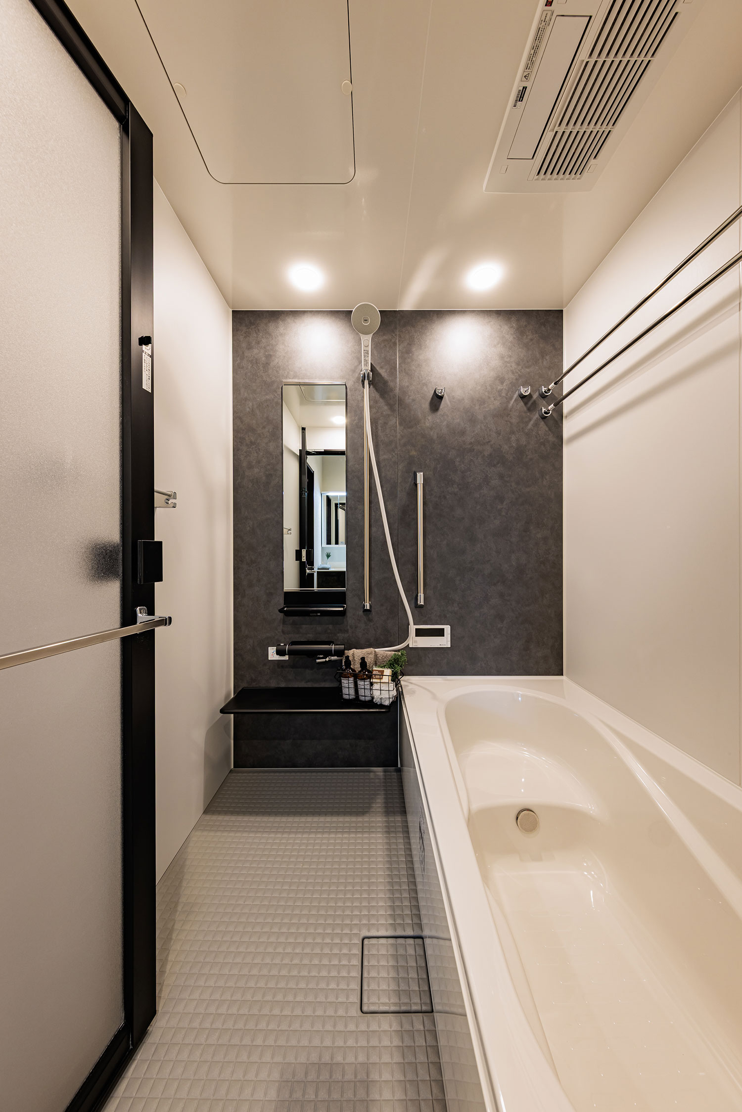 T-1／保温力に優れ、温かさが持続するエコベンチ浴槽で身体の芯までポカポカに！毎日のお掃除のしやすさにも配慮。