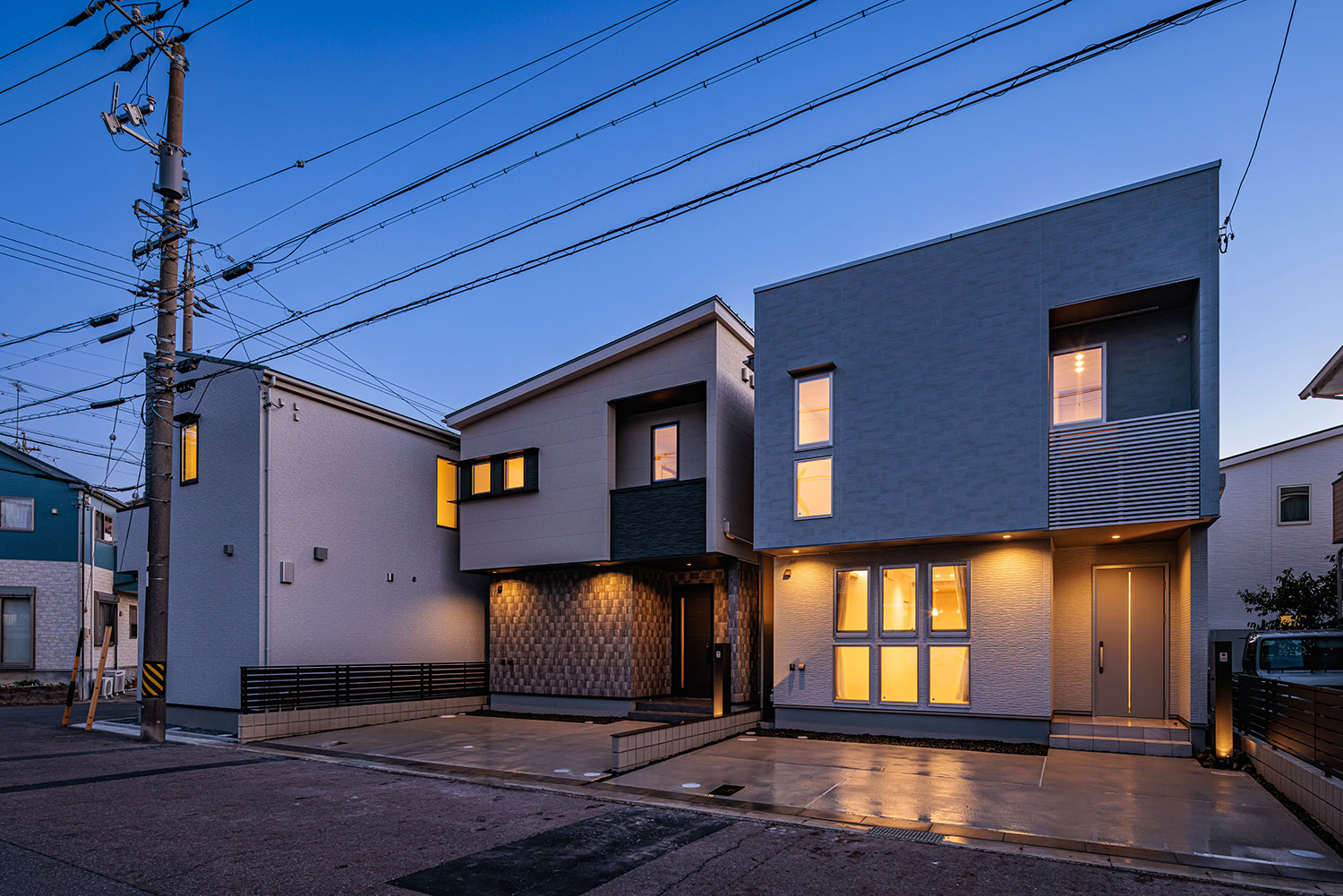 T-2、T-1／夜間外観