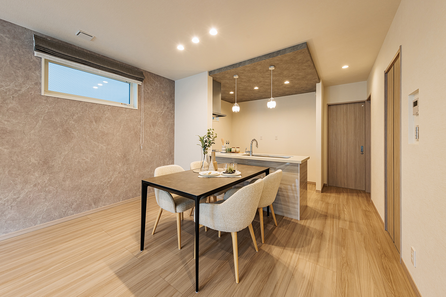 T-2／ダイニング