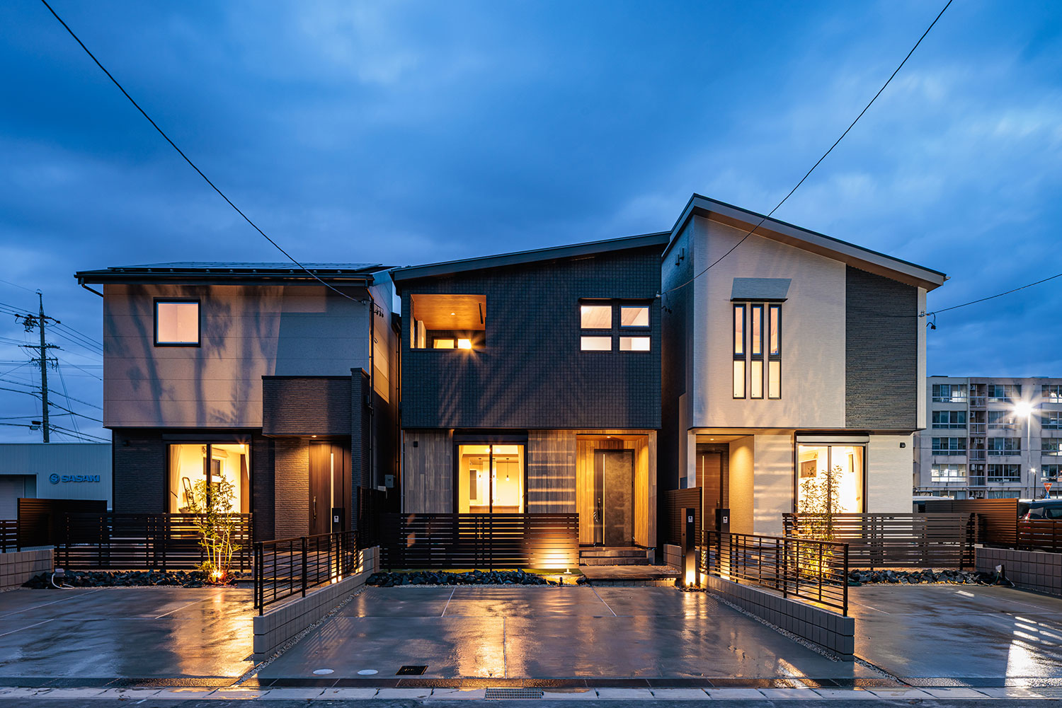 T-1、T-2（ご成約済み）、T-3／夜間外観