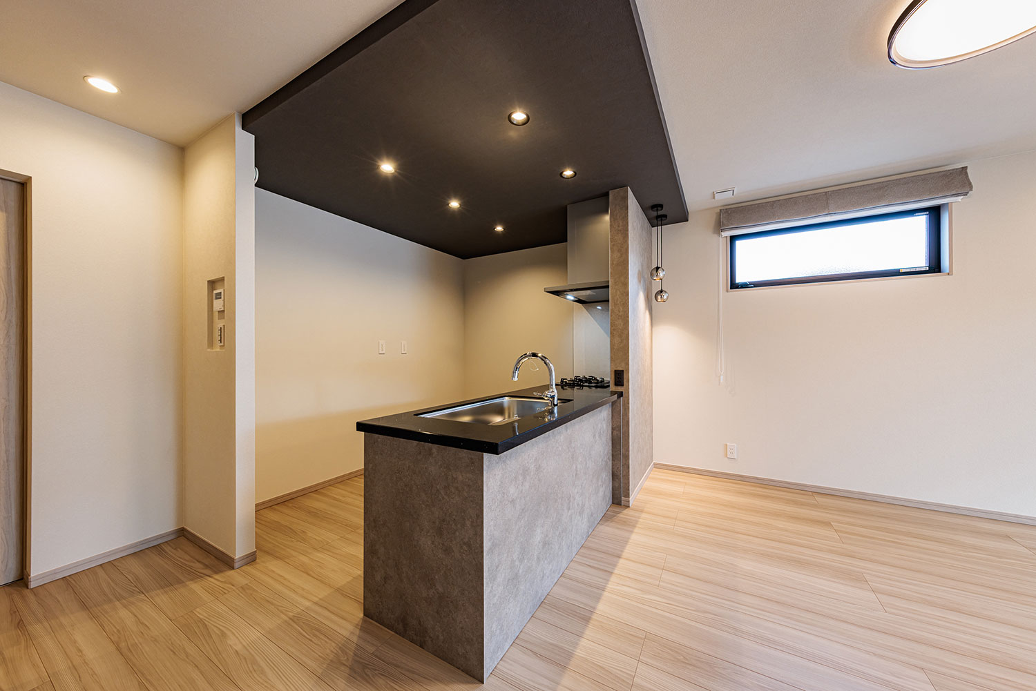 T-3／ダイニング