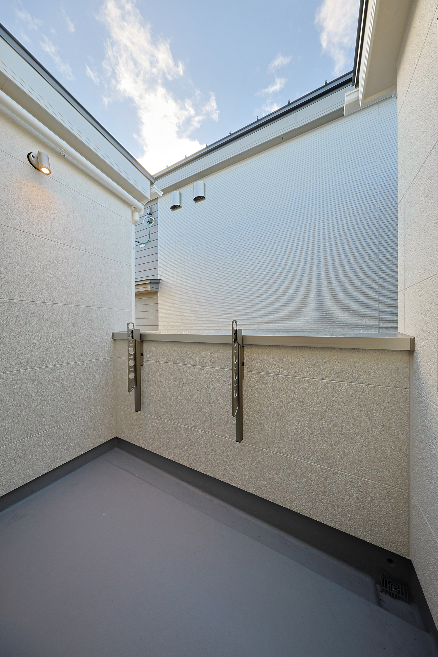 T-2／バルコニー