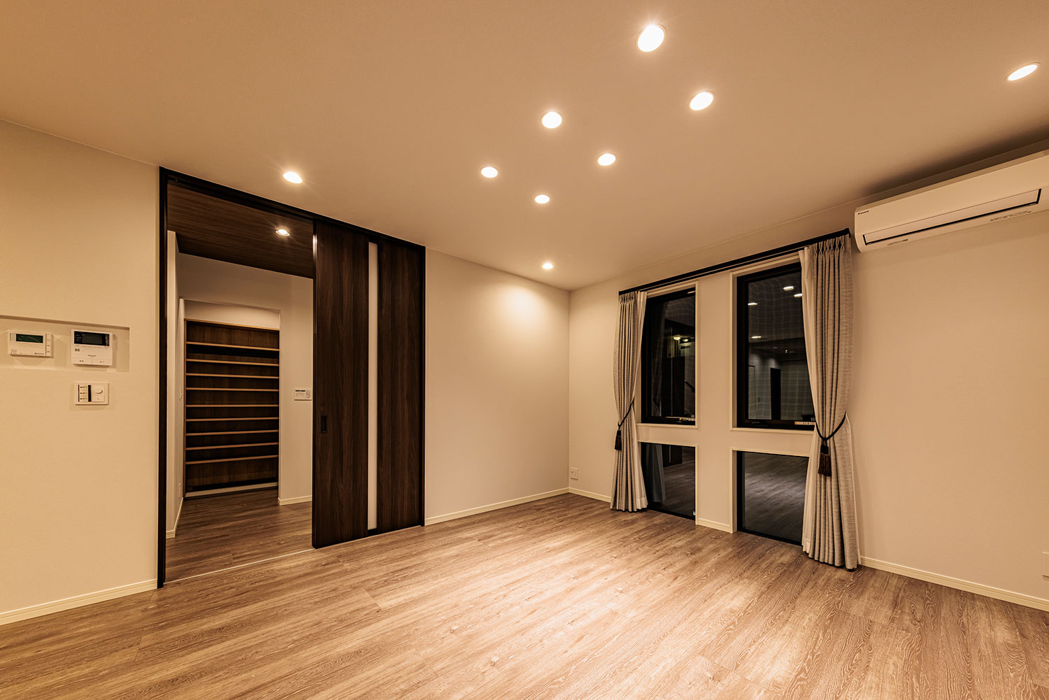 T-4/夜間リビングダイニング