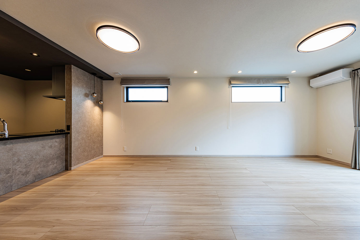 T-3／デザイン性はもちろん、傷がつきにくく、直射日光にも強くて美しさが持続する機能性も持ち併せています。