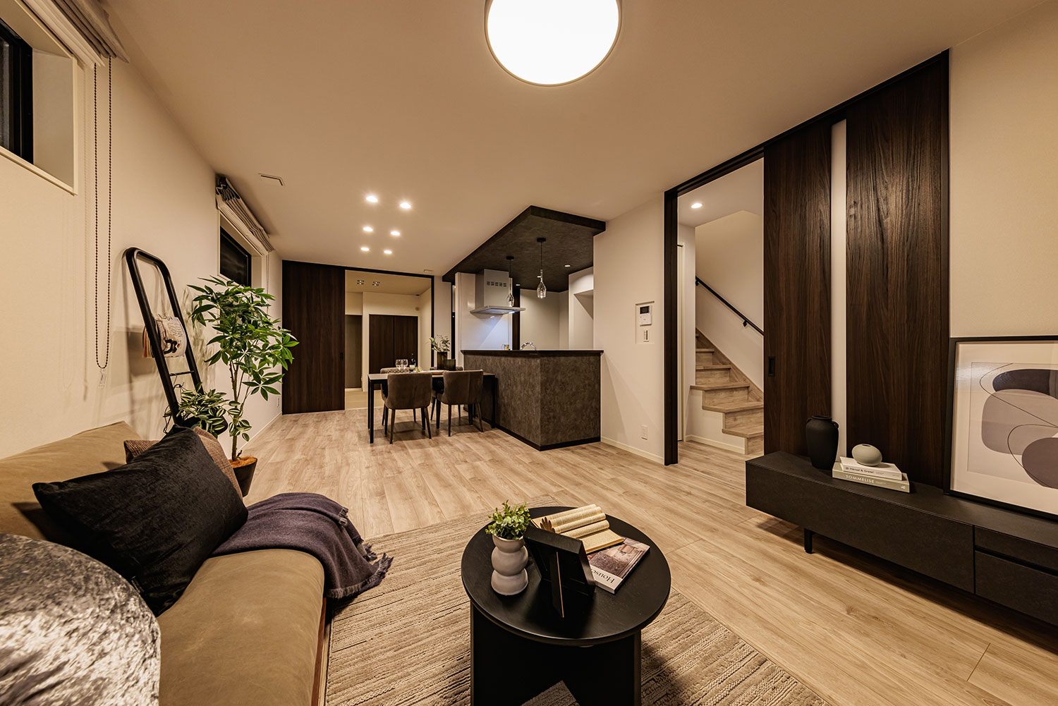 T-1／夜間リビングダイニング