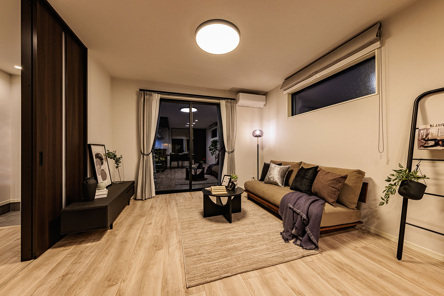 T-1／夜間リビング