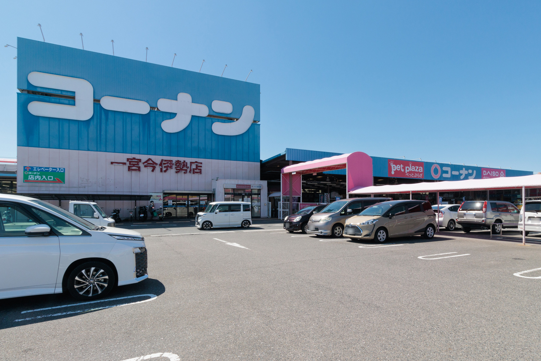 コーナン　徒歩約12分