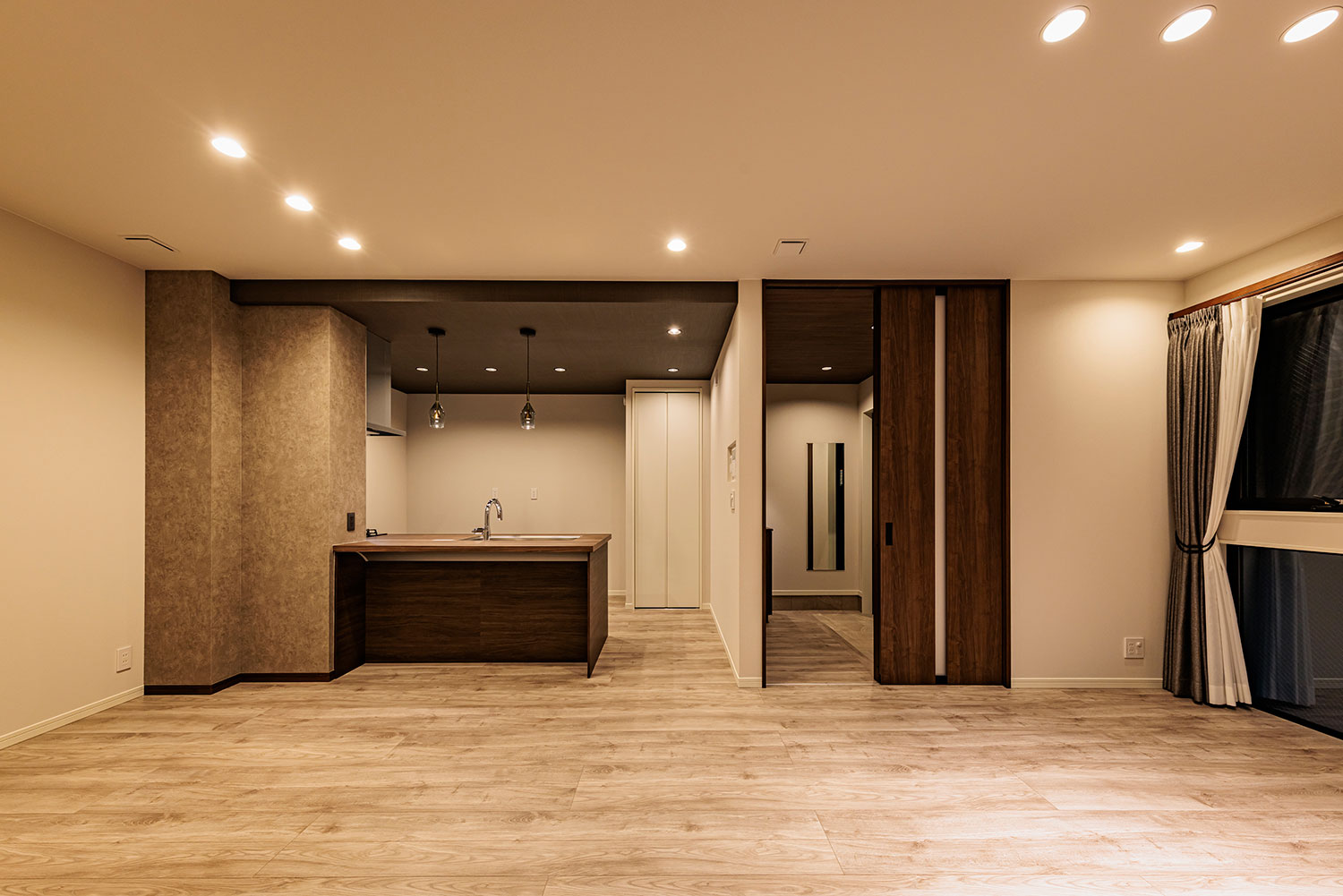 T-1/夜間リビングダイニング