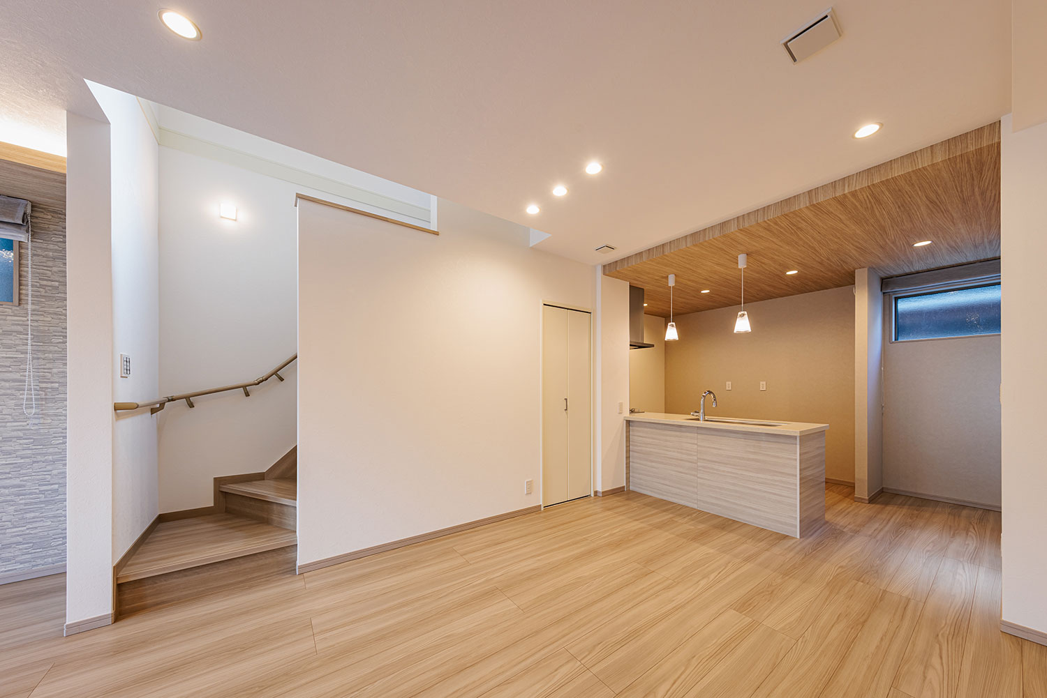 T-1／ダイニング