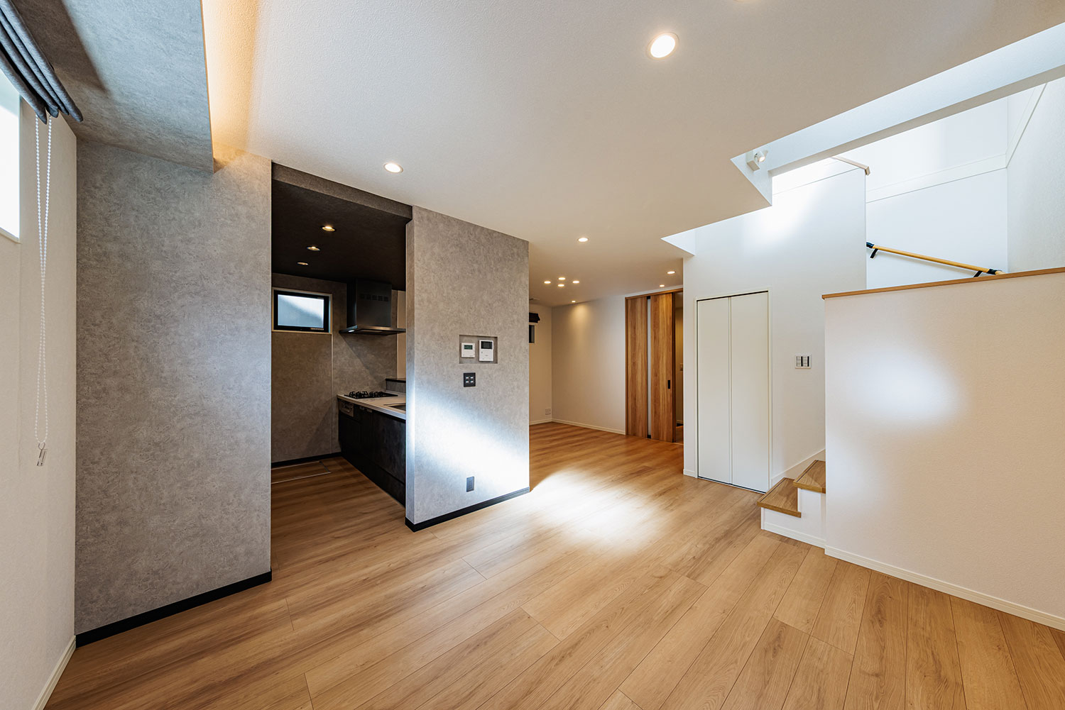 T-2／みんなでテーブルを囲み、楽しくおしゃべりする時間が待ち遠しくなる憩いのダイニングスペース。