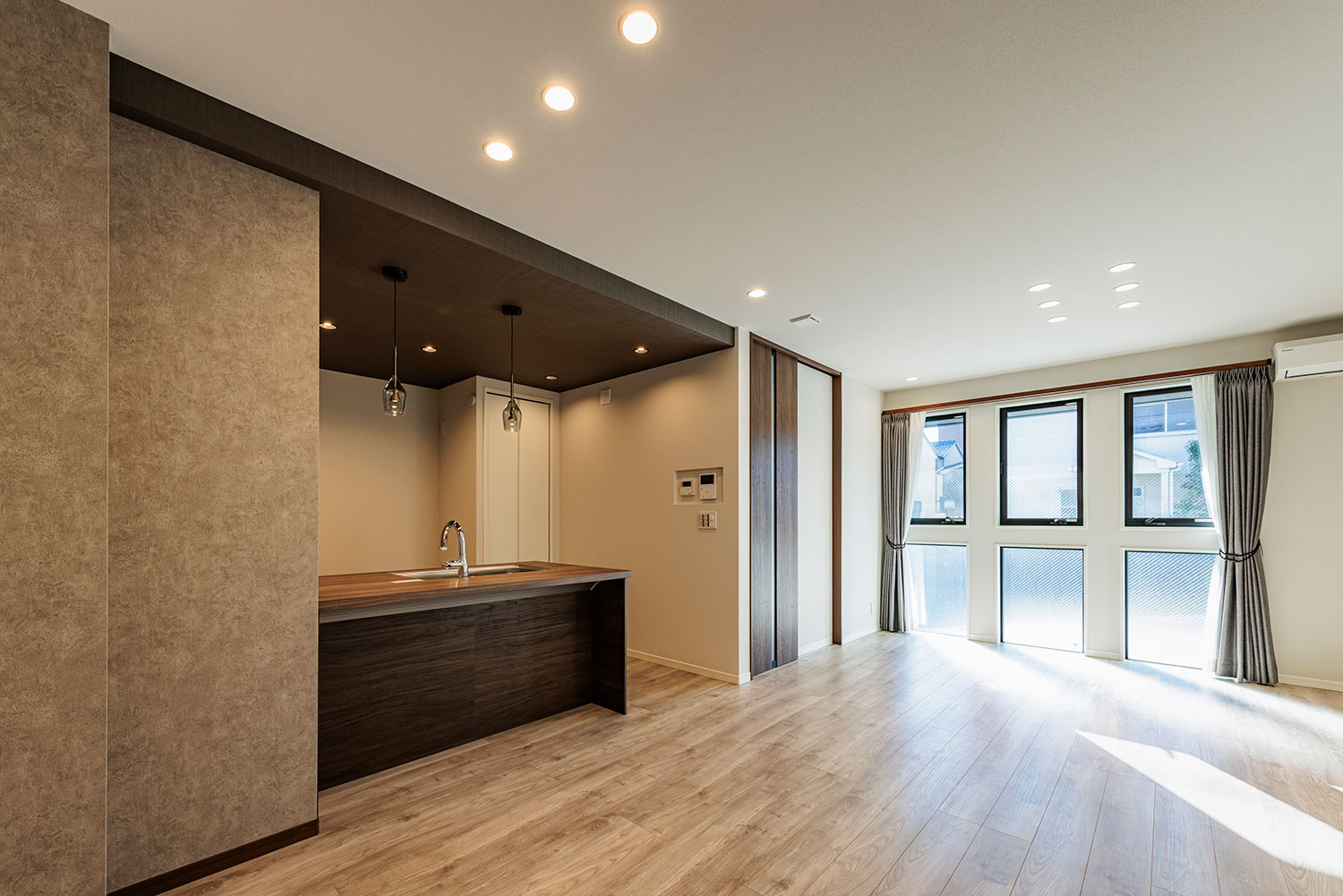 T-1/リビングダイニング