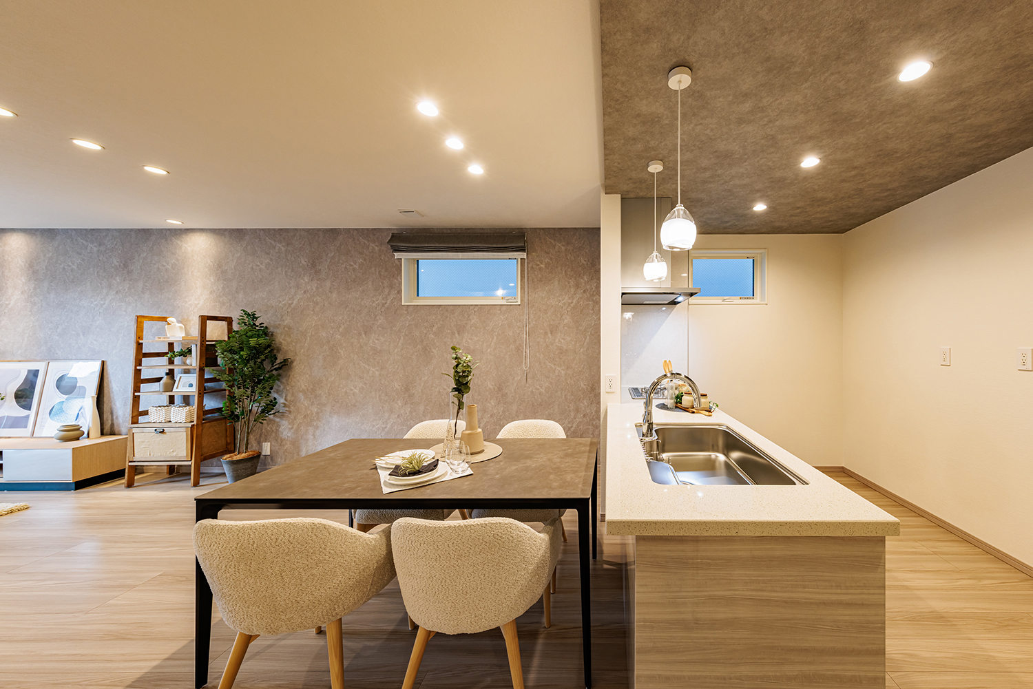 T-2／ダイニング