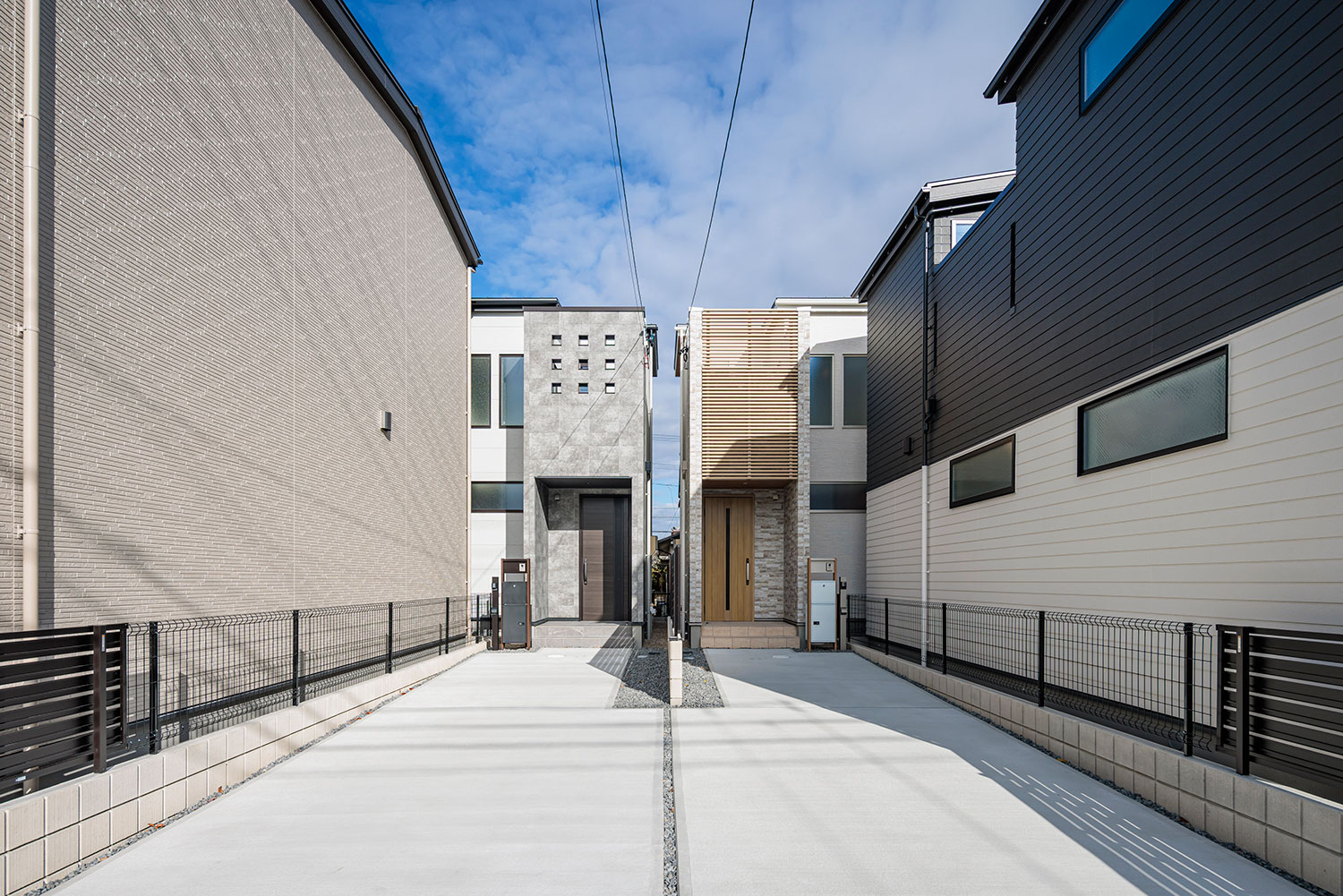 T-2、T-3/延長敷地のため接道から少し奥にあることで、プライバシーが確保されて静かで快適な生活環境が叶います。