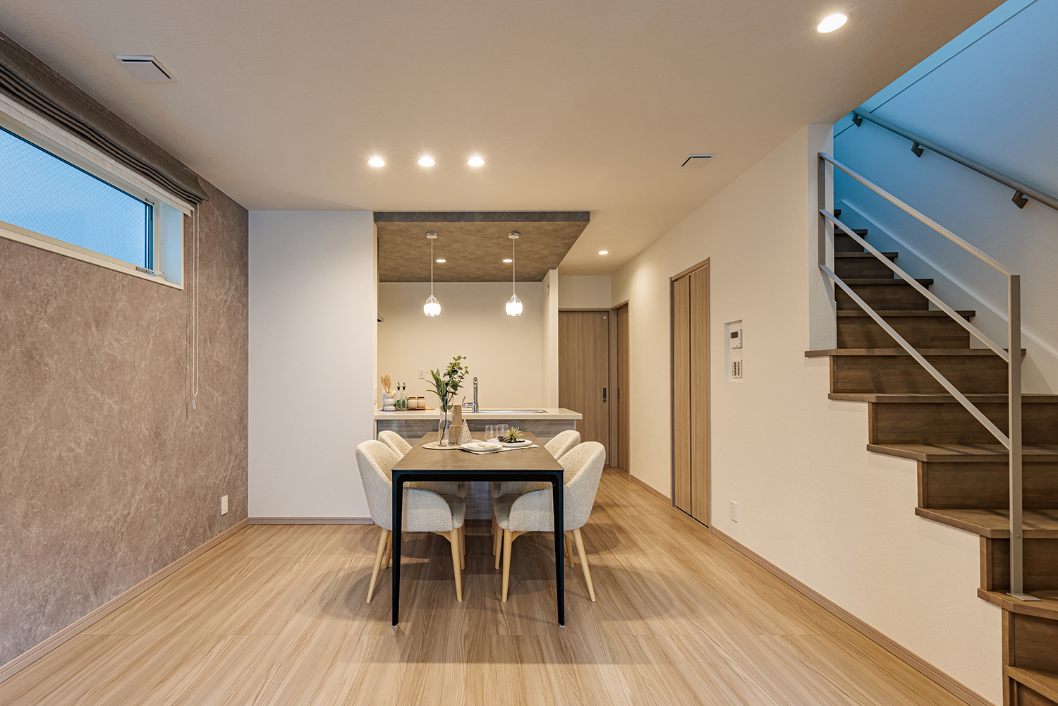 T-2／ダイニング