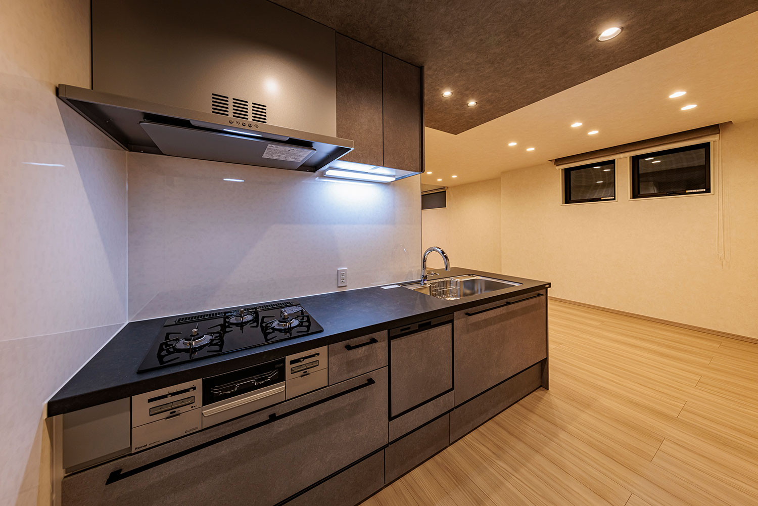 T-2/夜間キッチン