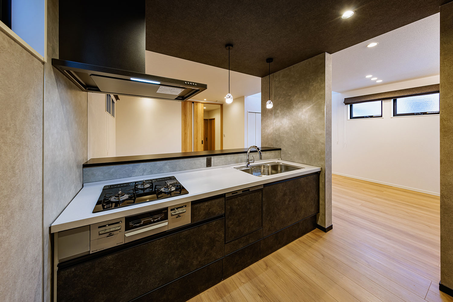 T-2／1つの空間にありながらリビングやダイニングとスペースを切り分けることで使い勝手が向上します。