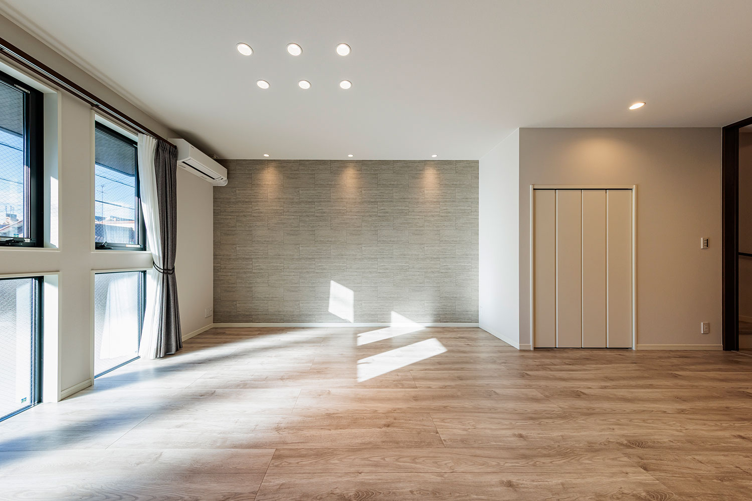 T-1/『樹脂』のメリットをプラスして高い断熱性能を実現した窓は、絵になるデザインで空間をオシャレに演出。