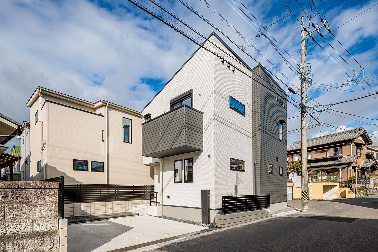 T-3／雨で汚れを洗い流す親水コートで永きに渡って美しさをキープできます。