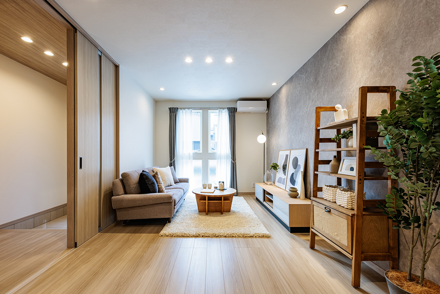 T-2／洗練されたデザインが、リビングをホテルライクな高級空間へと高めます。