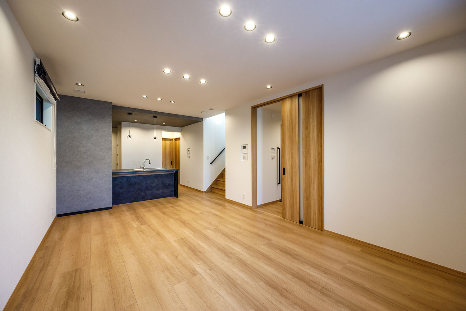 T-2／リビングダイニング