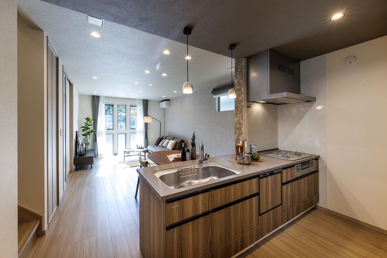 T-1／開放感たっぷりのキッチンで毎日楽しくお料理を♪家事をしながら会話もできるフラット対面タイプ。