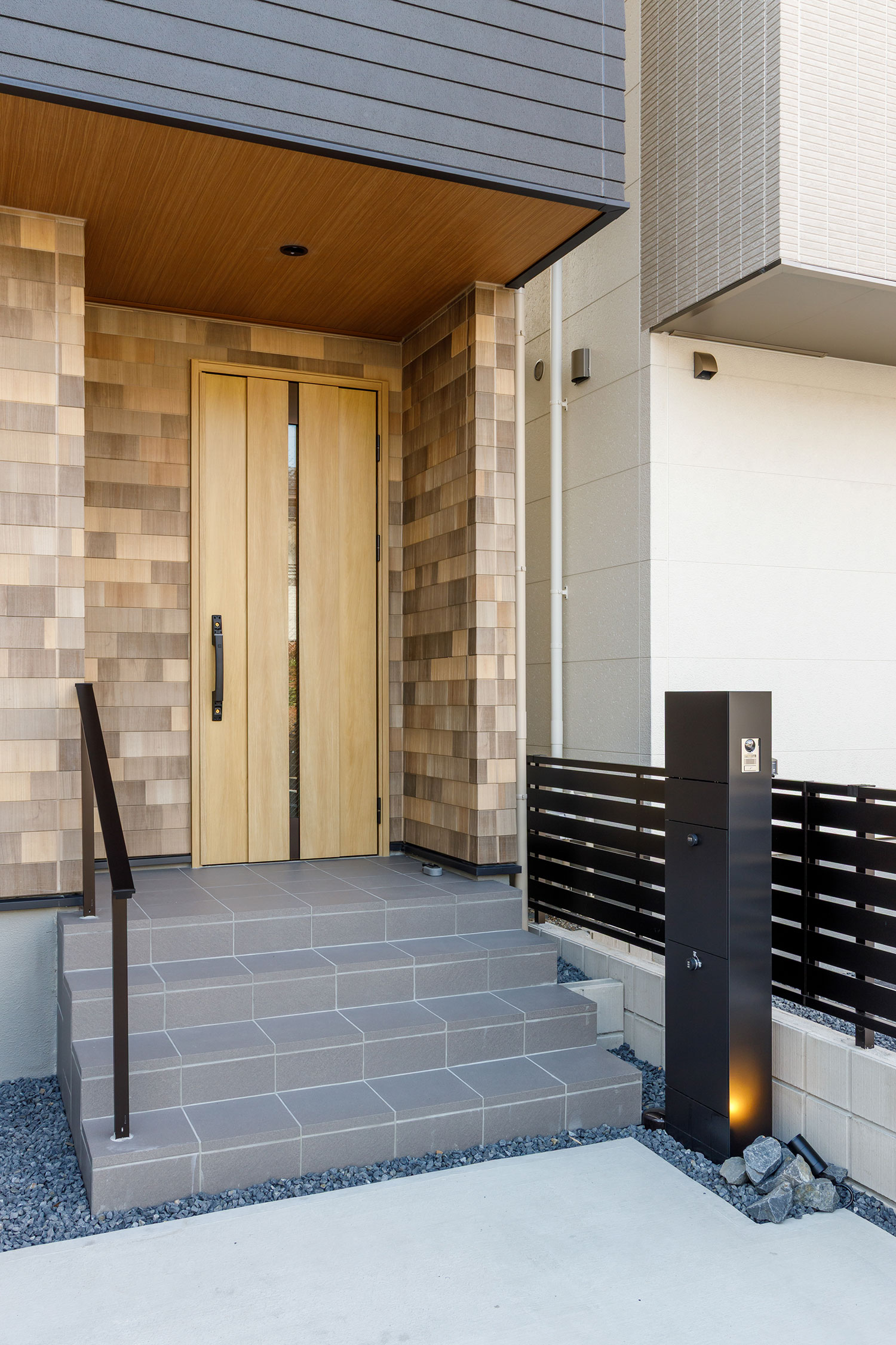 T-2／玄関まわり