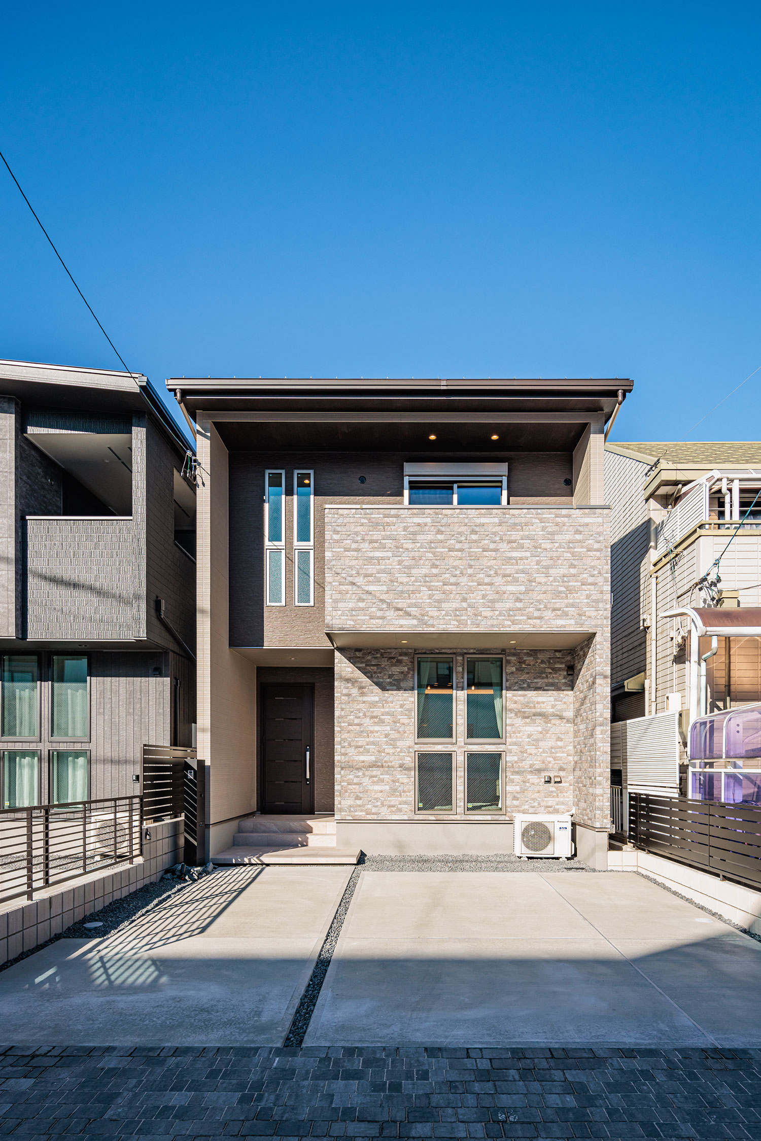 T-2／駅・小学校・スーパーなど徒歩10分圏内に揃ってます。南向き＆太陽光発電搭載ZEH仕様。