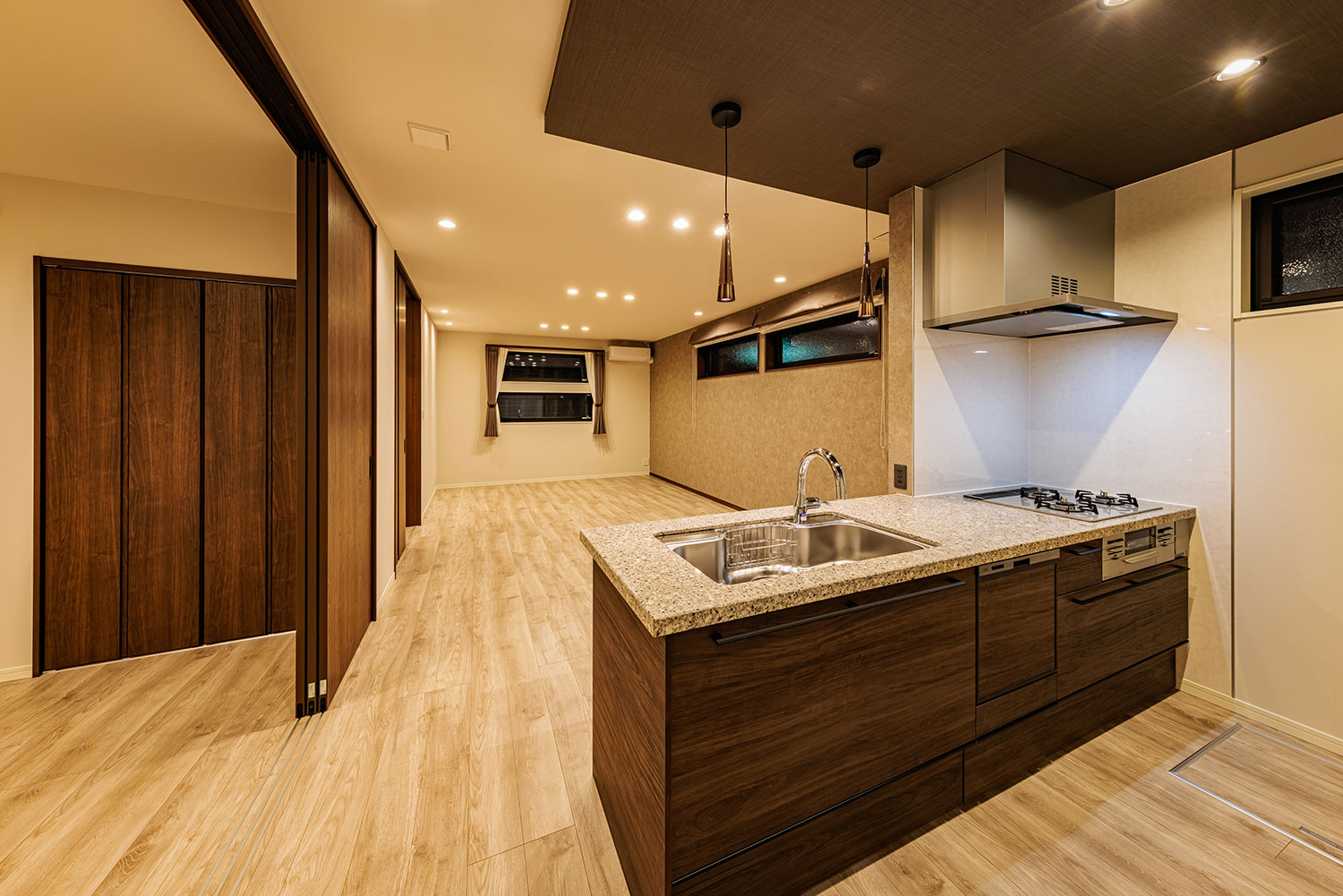 T-1/夜間キッチン